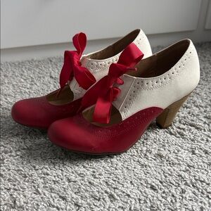 Chelsea Crew Red and Cream Heels